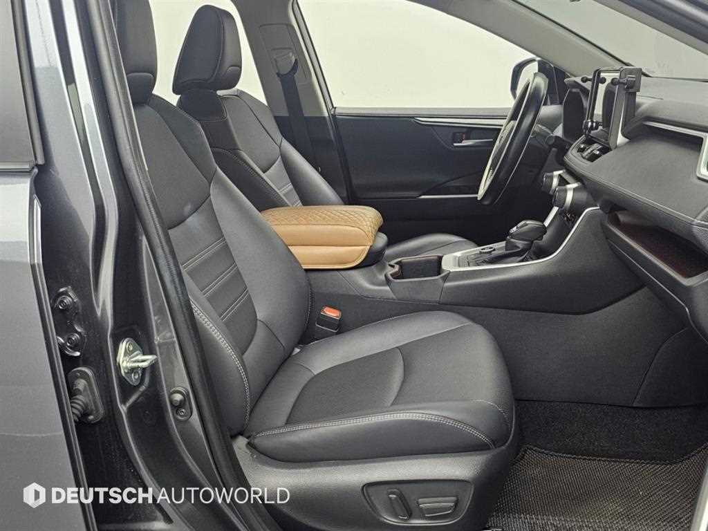 Toyota RAV4 — photo 10
