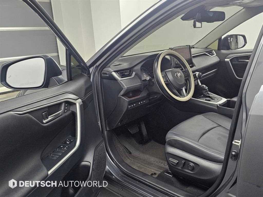 Toyota RAV4 — photo 11