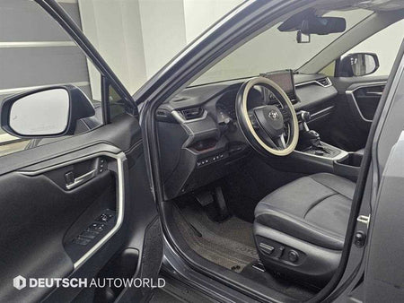 Toyota RAV4 — photo 11