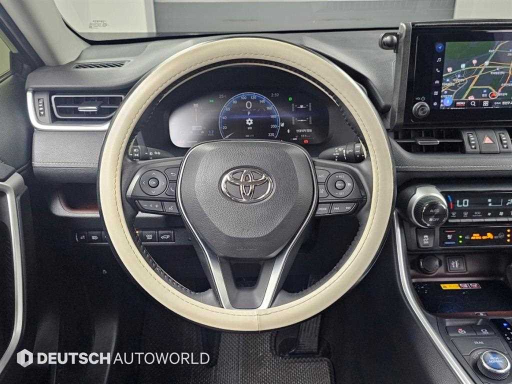 Toyota RAV4 — photo 13