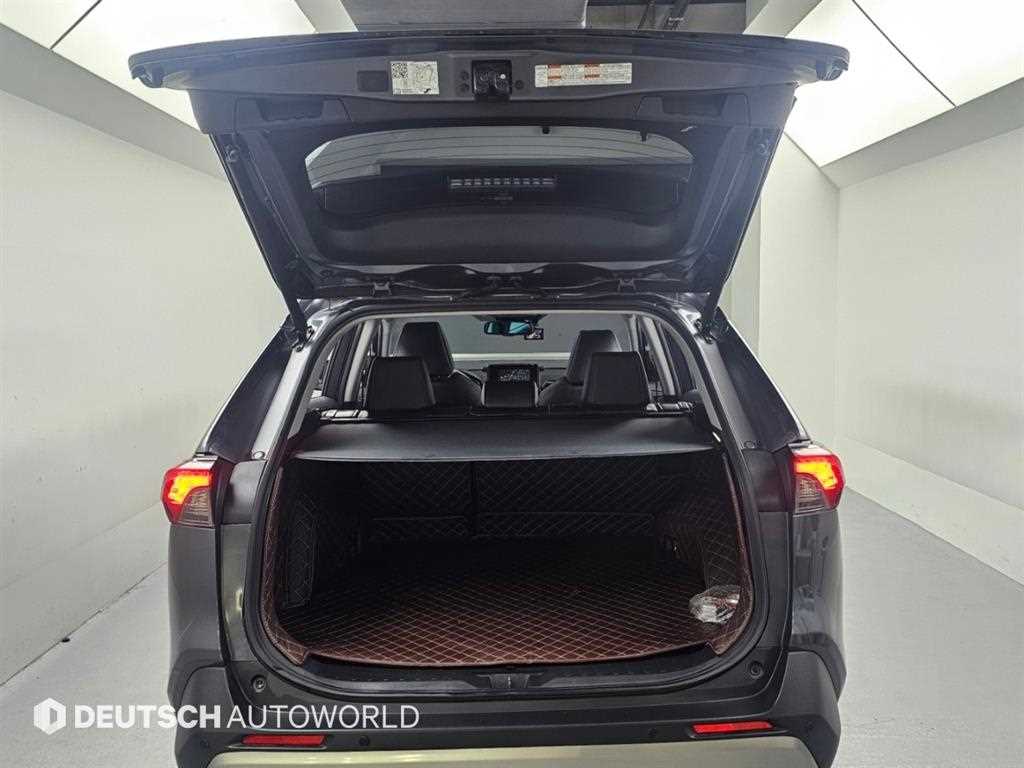 Toyota RAV4 — photo 19