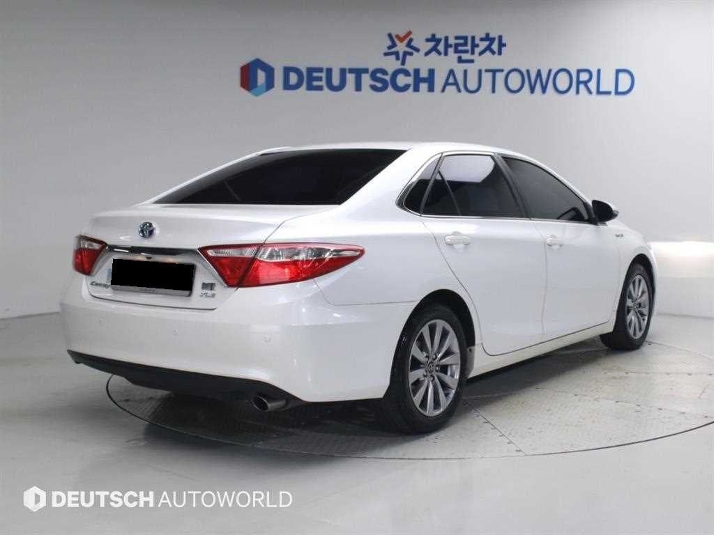 Toyota Camry — photo 02