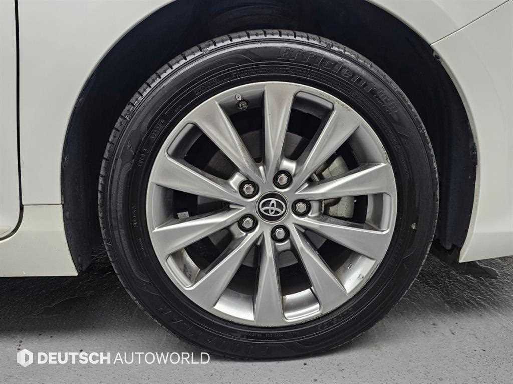 Toyota Camry — photo 05