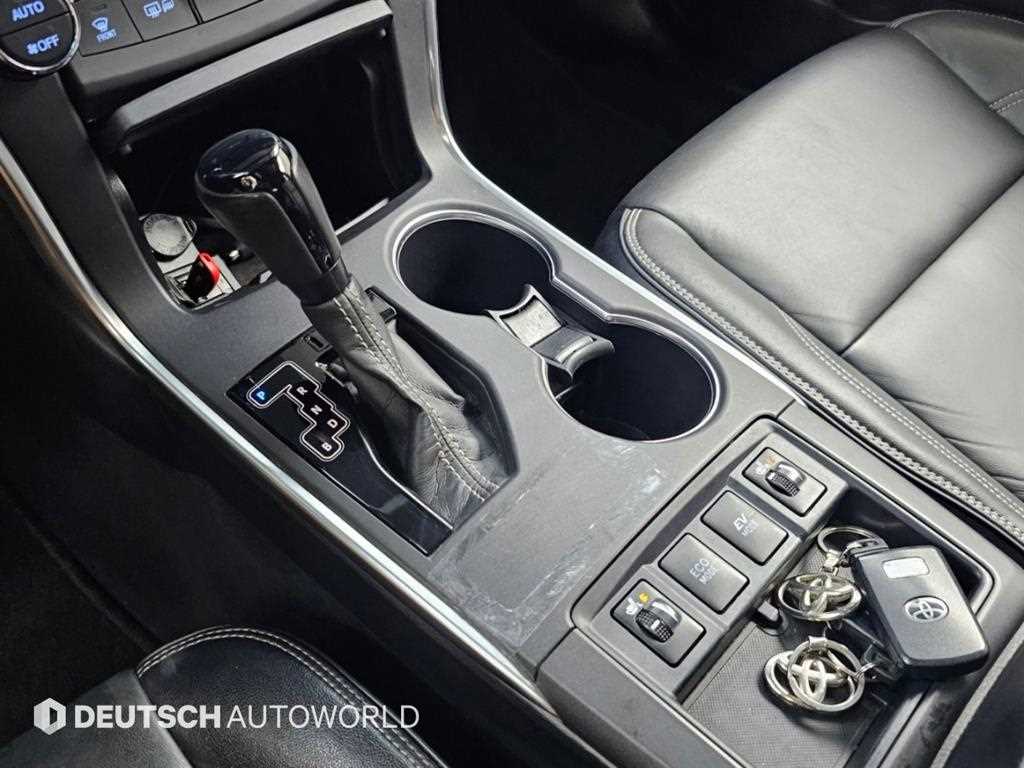 Toyota Camry — photo 09