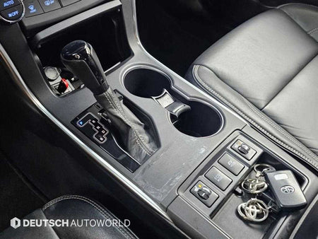 Toyota Camry — photo 09