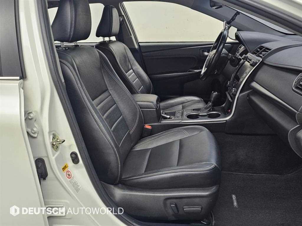 Toyota Camry — photo 10