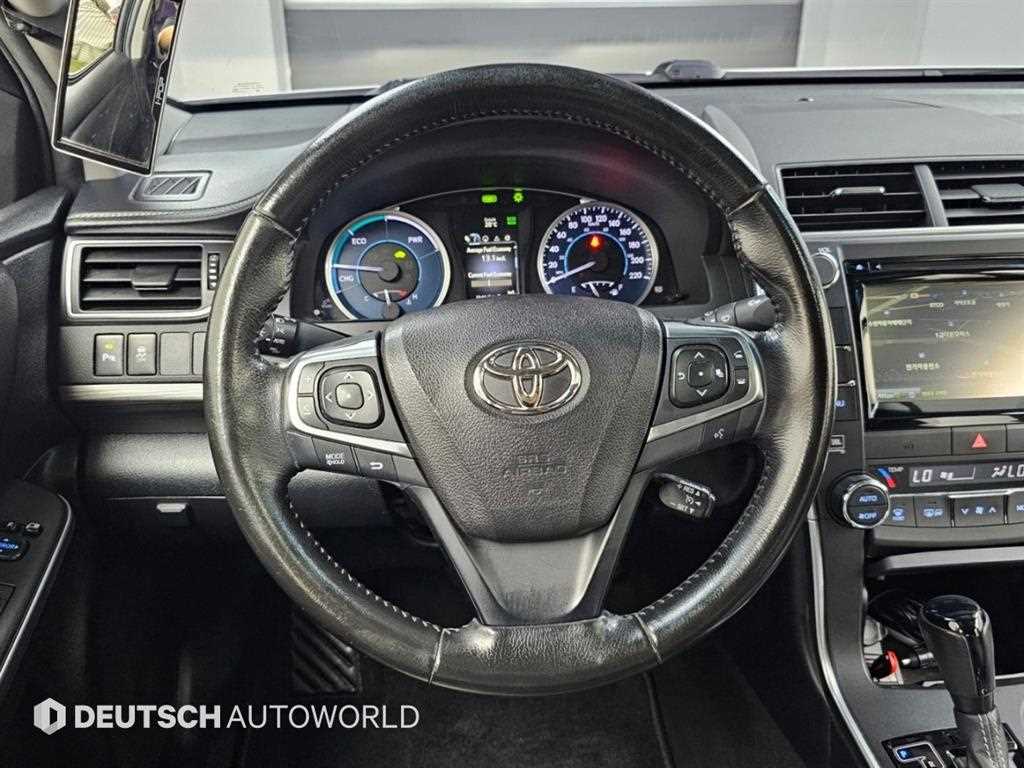 Toyota Camry — photo 13