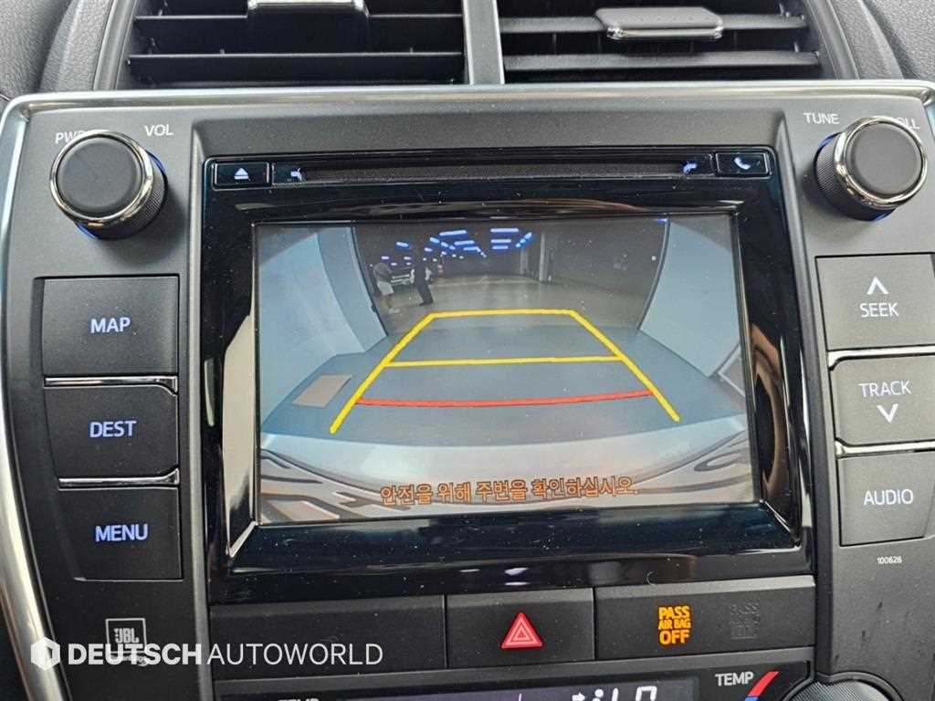 Toyota Camry — photo 15