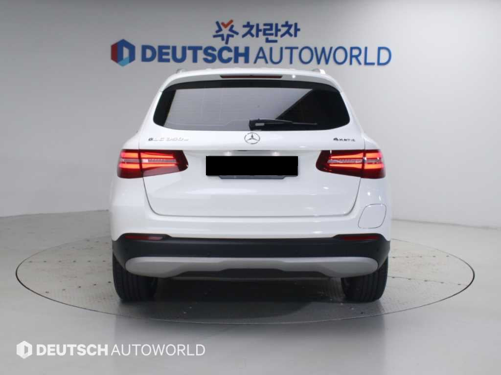 Mercedes-Benz GLC-Class — photo 04
