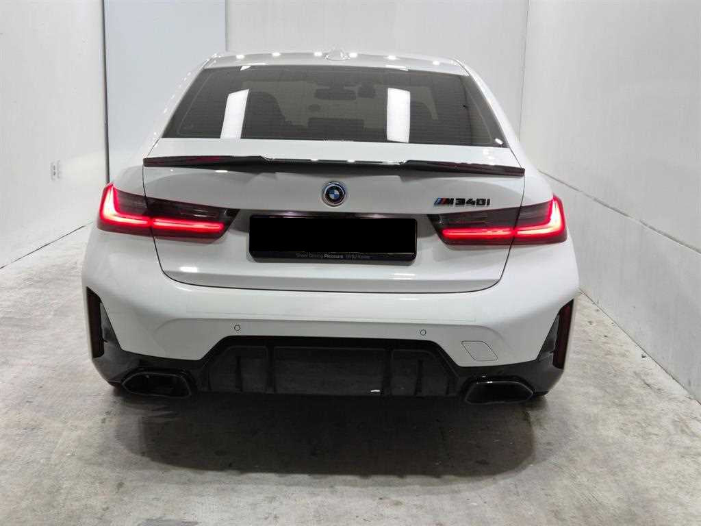 BMW 3-Series — photo 03