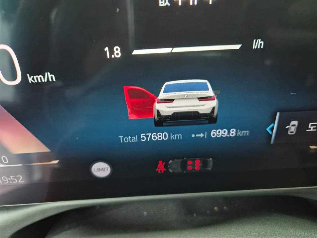 BMW 3-Series — photo 11