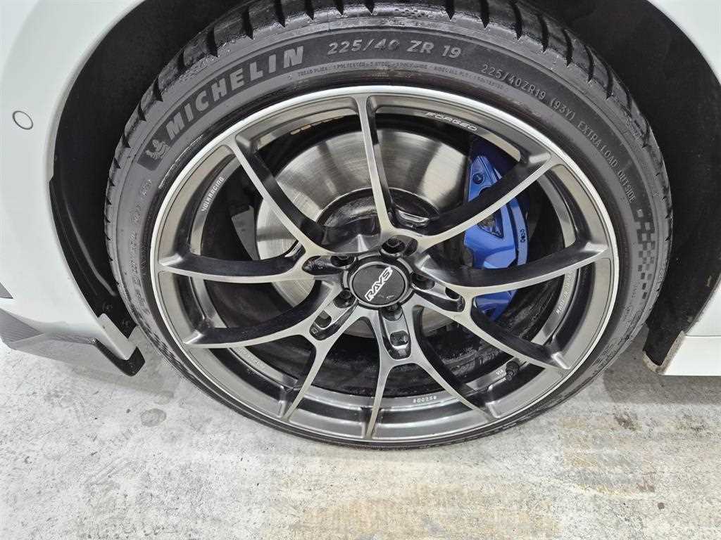 BMW 3-Series — photo 16