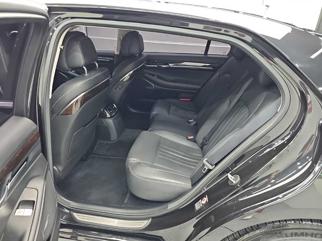 Genesis G90 — photo 12