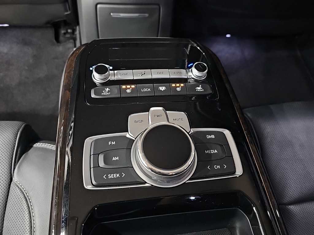 Genesis G90 — photo 14