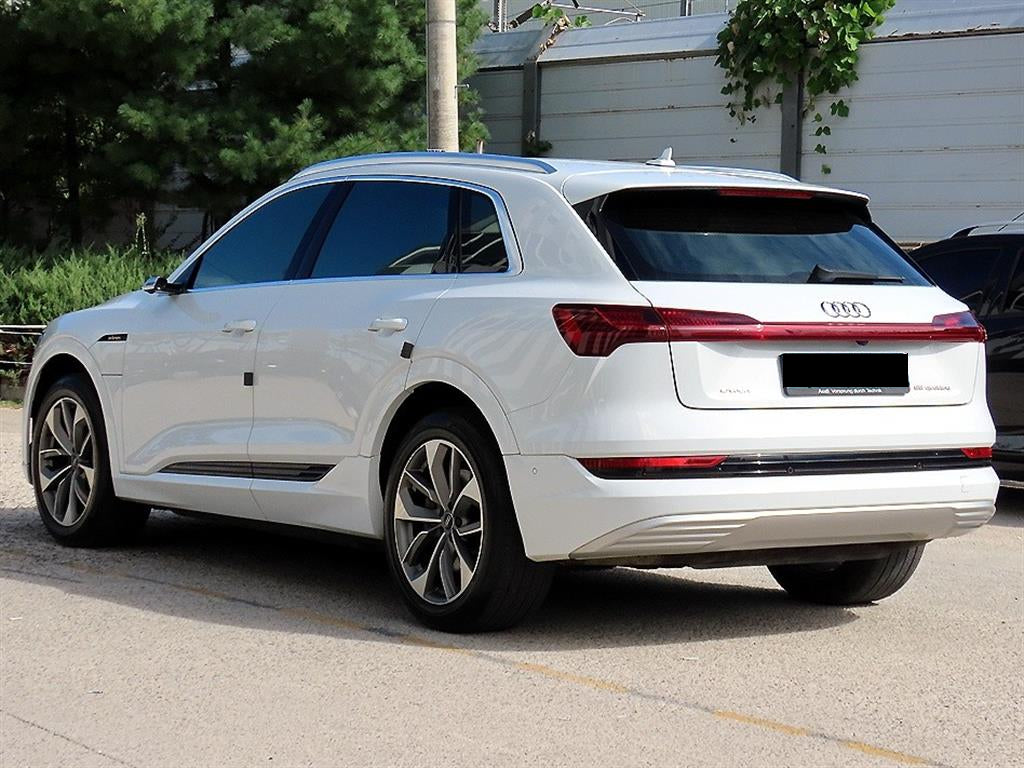 Audi e-tron — photo 03