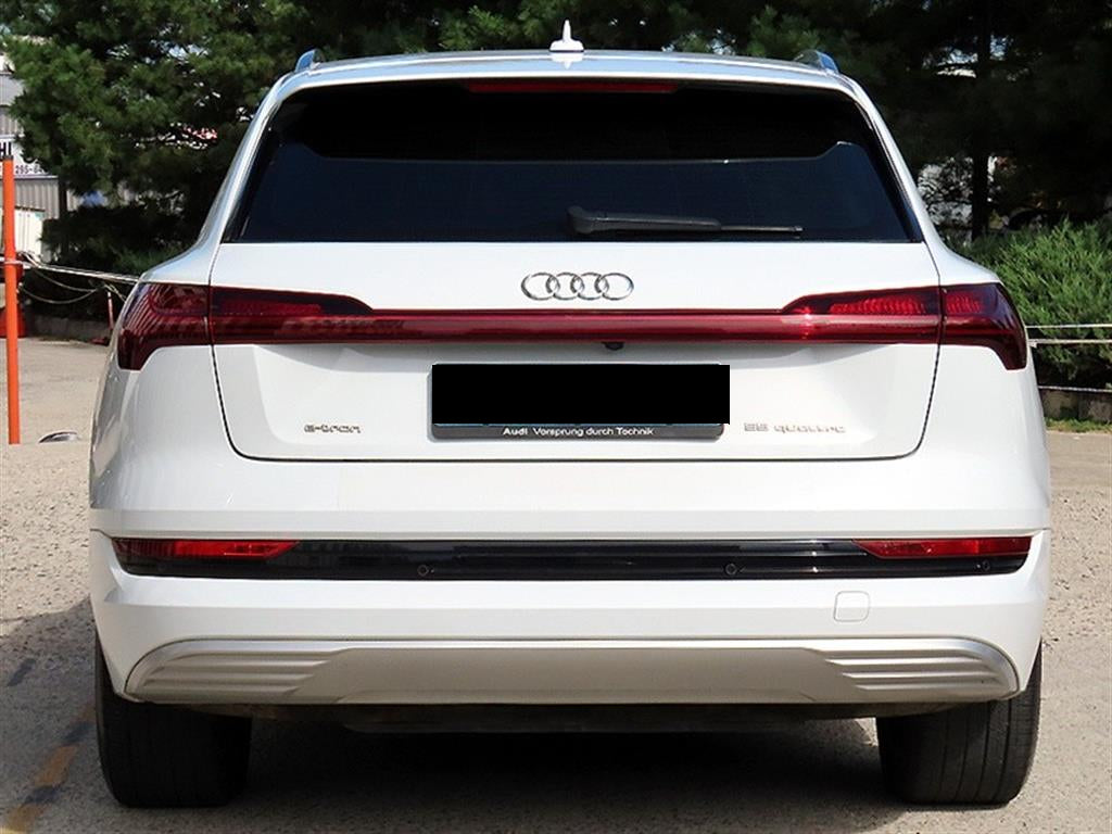 Audi e-tron — photo 04