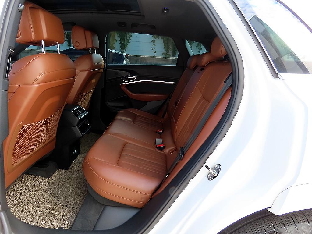 Audi e-tron — photo 06
