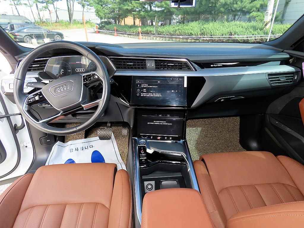 Audi e-tron — photo 07