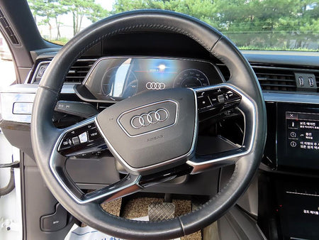 Audi e-tron — photo 08