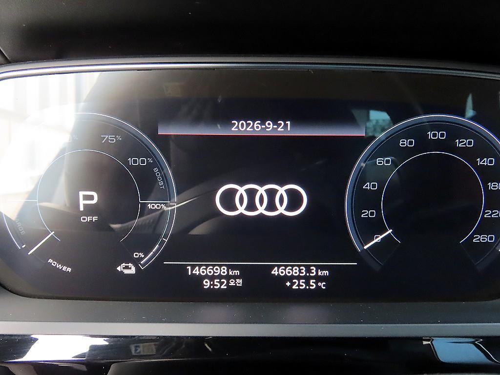 Audi e-tron — photo 09