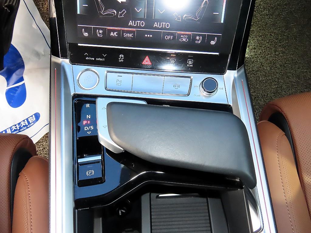 Audi e-tron — photo 11