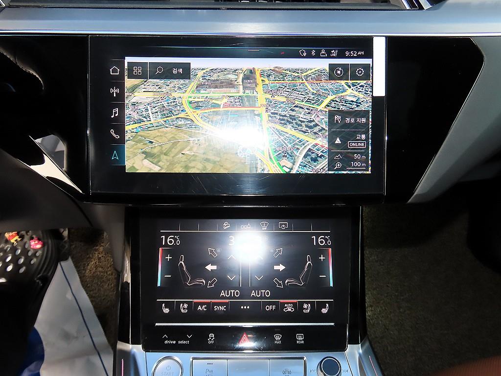 Audi e-tron — photo 14