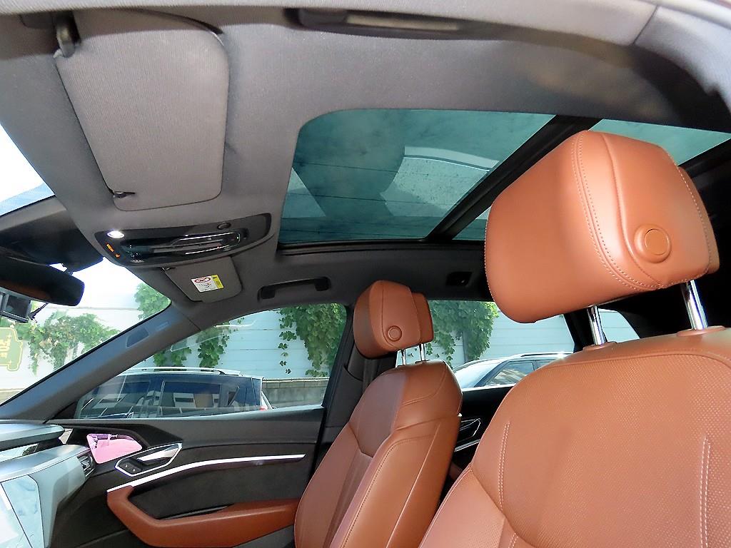 Audi e-tron — photo 15