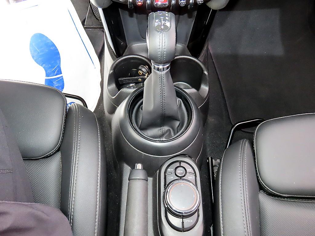 Mini Cooper — photo 11