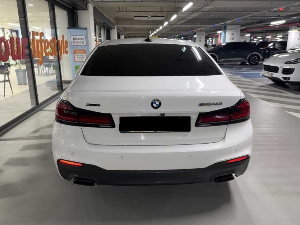 BMW 5-Series — photo 05