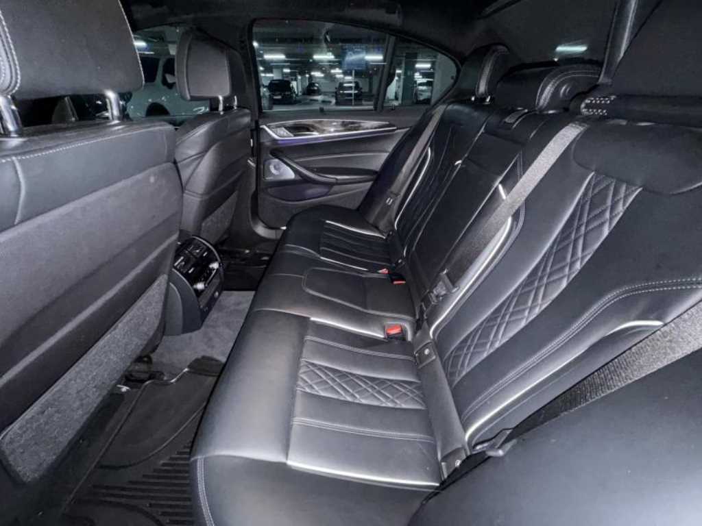 BMW 5-Series — photo 08