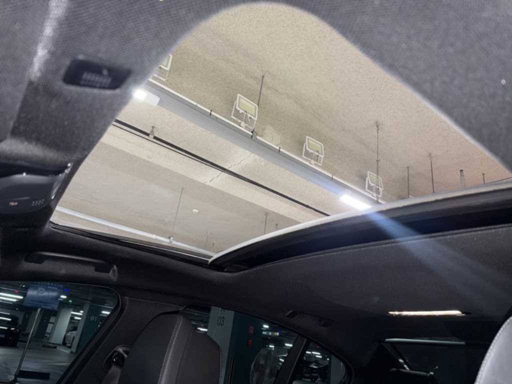 BMW 5-Series — photo 12