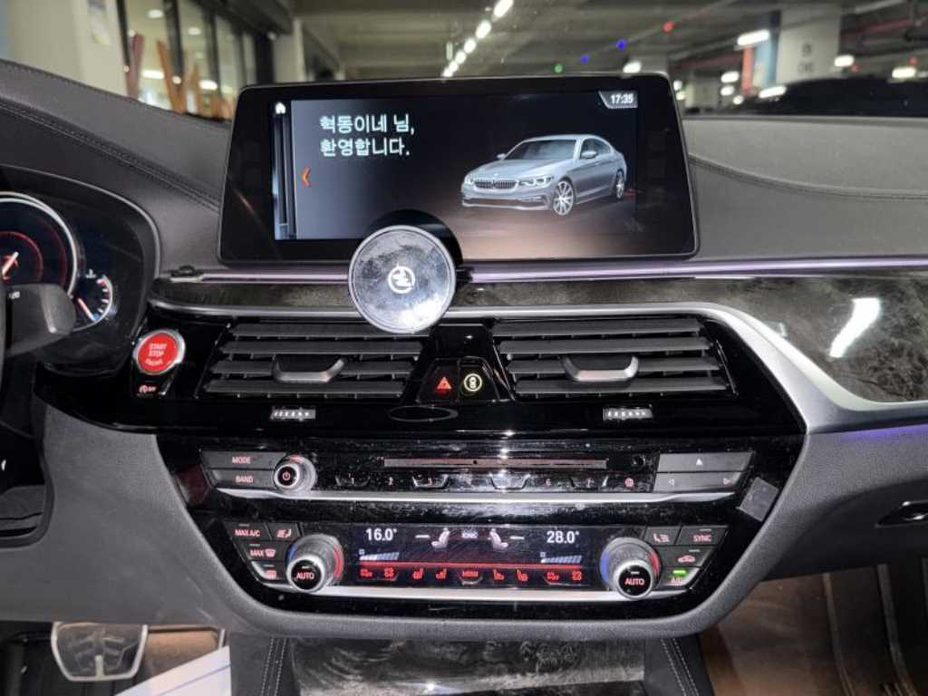 BMW 5-Series — photo 13