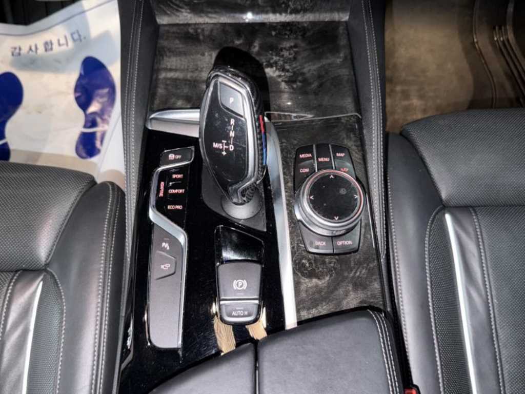 BMW 5-Series — photo 14