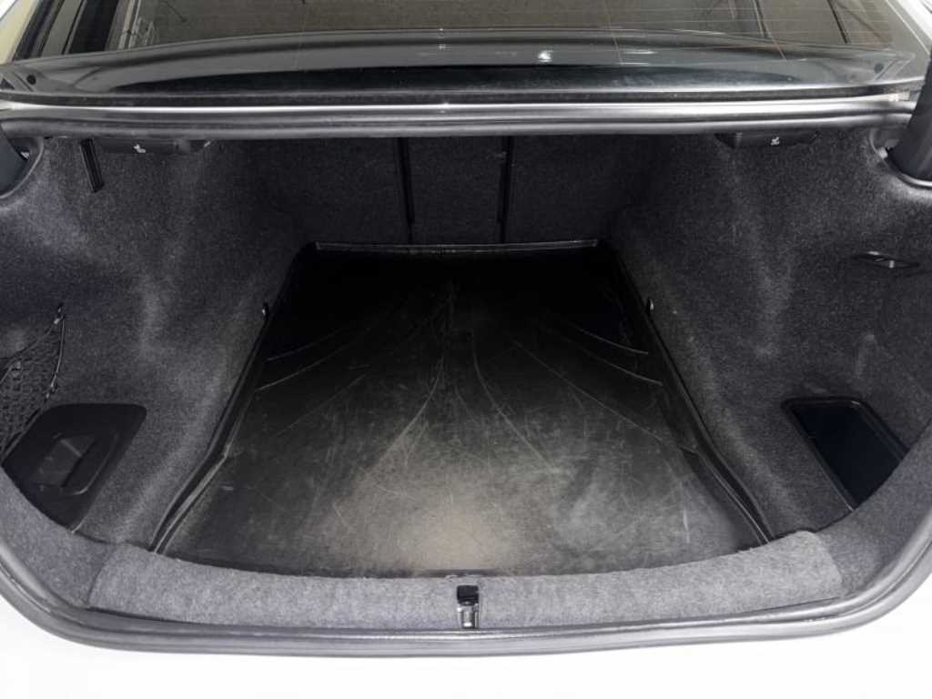 BMW 5-Series — photo 18