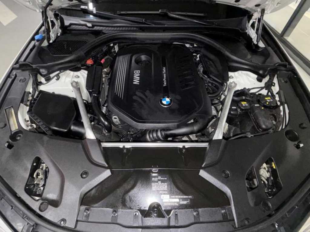 BMW 5-Series — photo 19