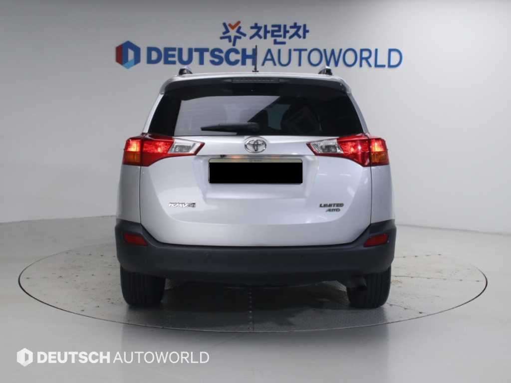 Toyota RAV4 — photo 04