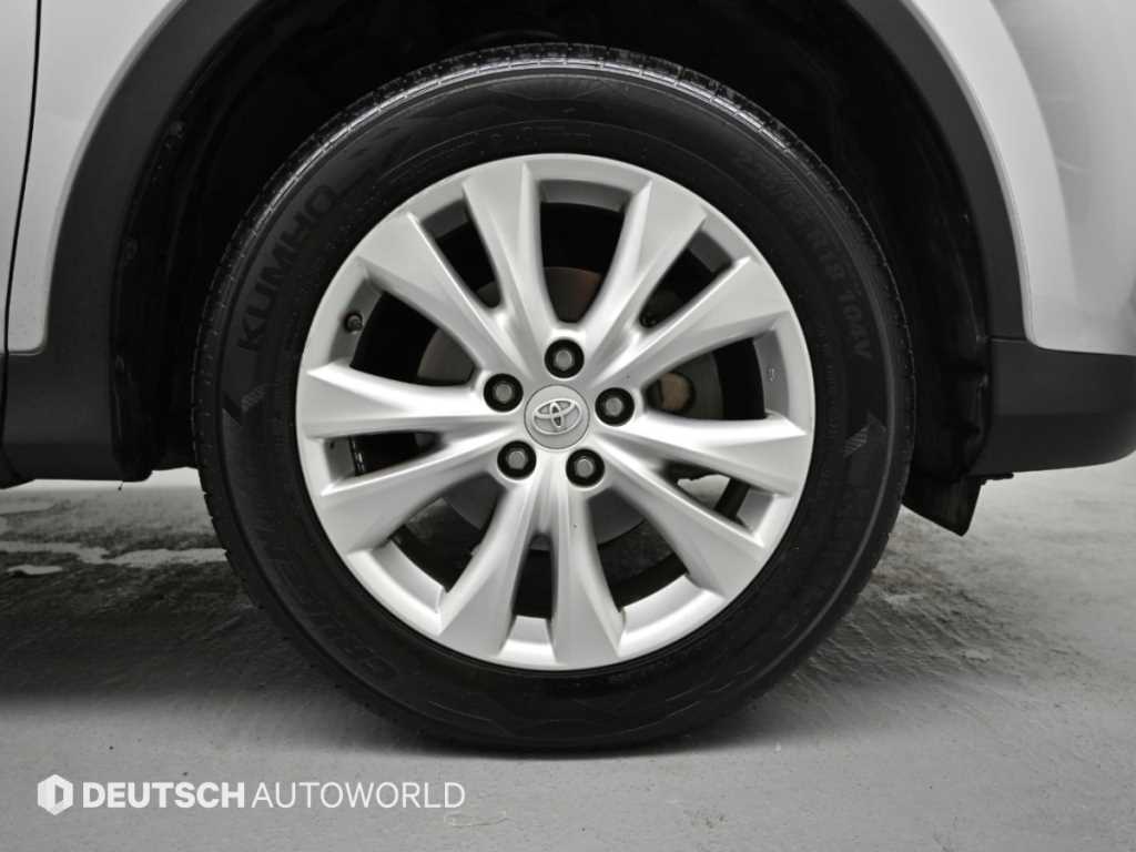 Toyota RAV4 — photo 05