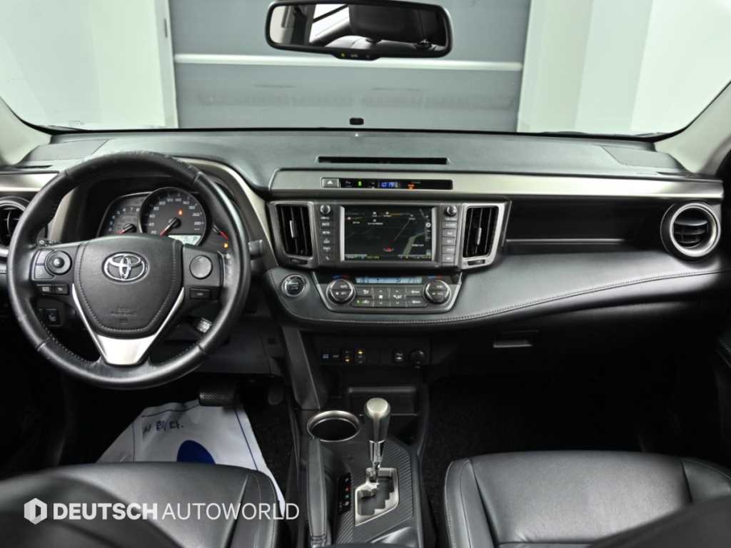 Toyota RAV4 — photo 07