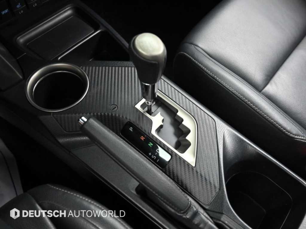 Toyota RAV4 — photo 09