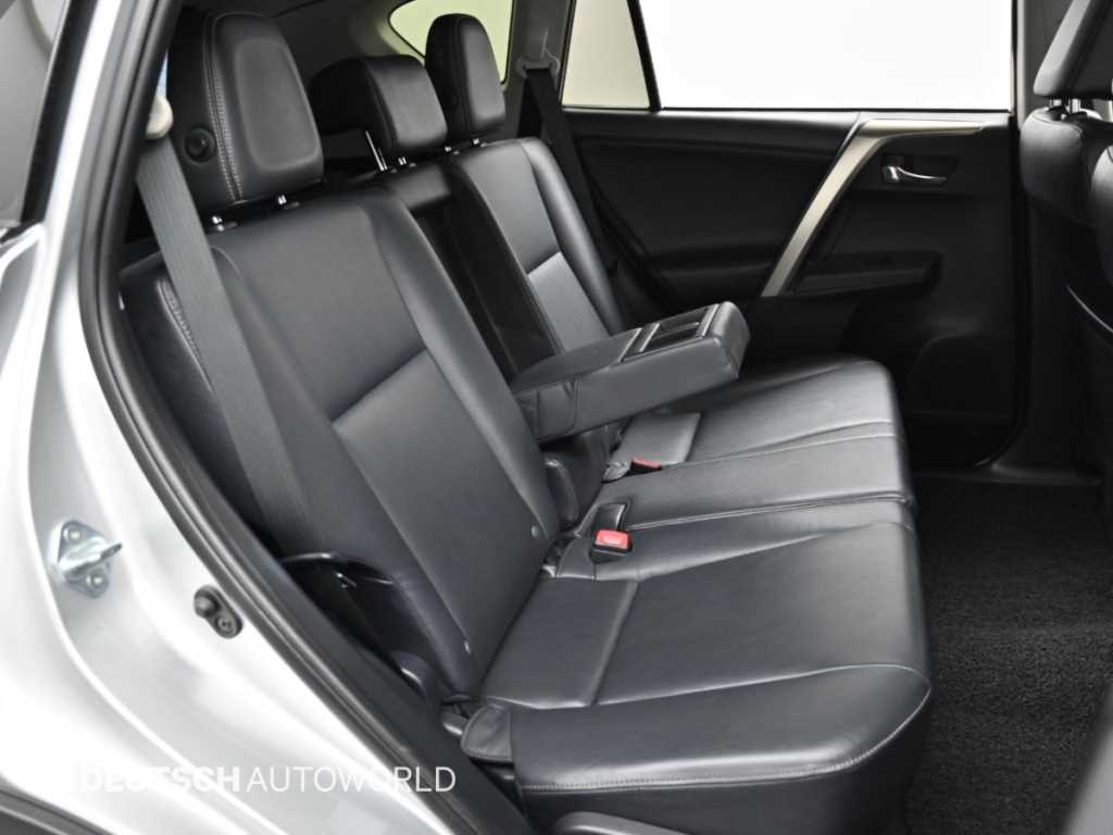 Toyota RAV4 — photo 12