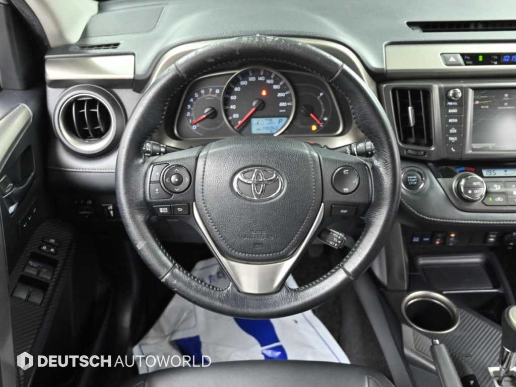Toyota RAV4 — photo 13
