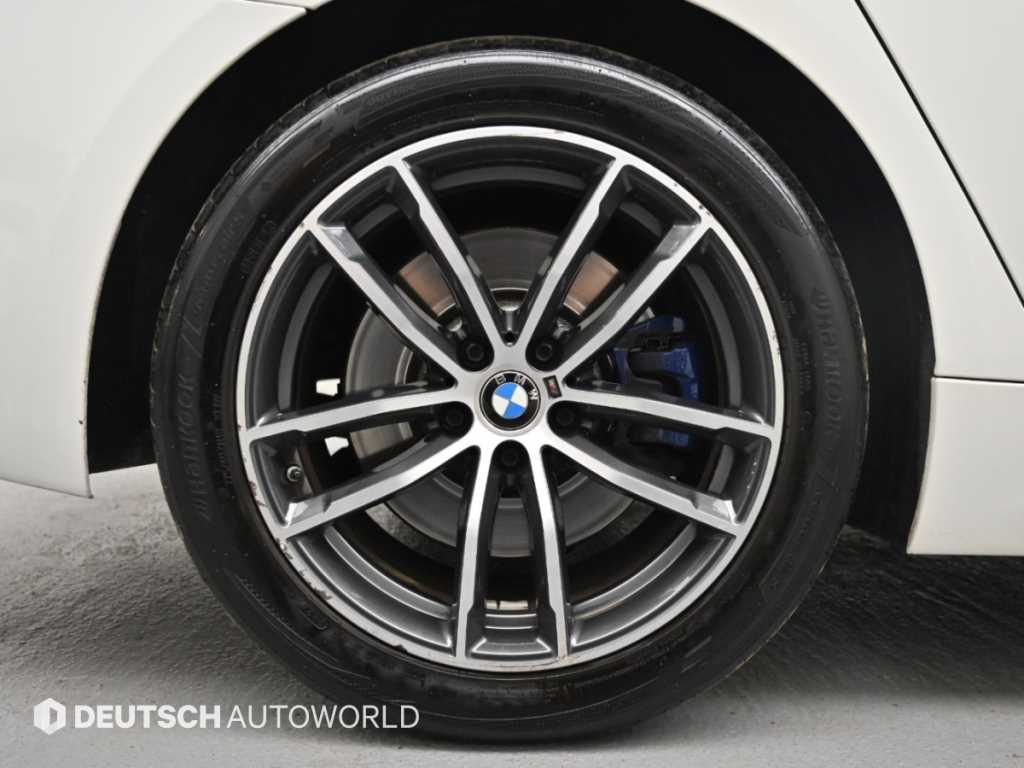 BMW 5-Series — photo 06
