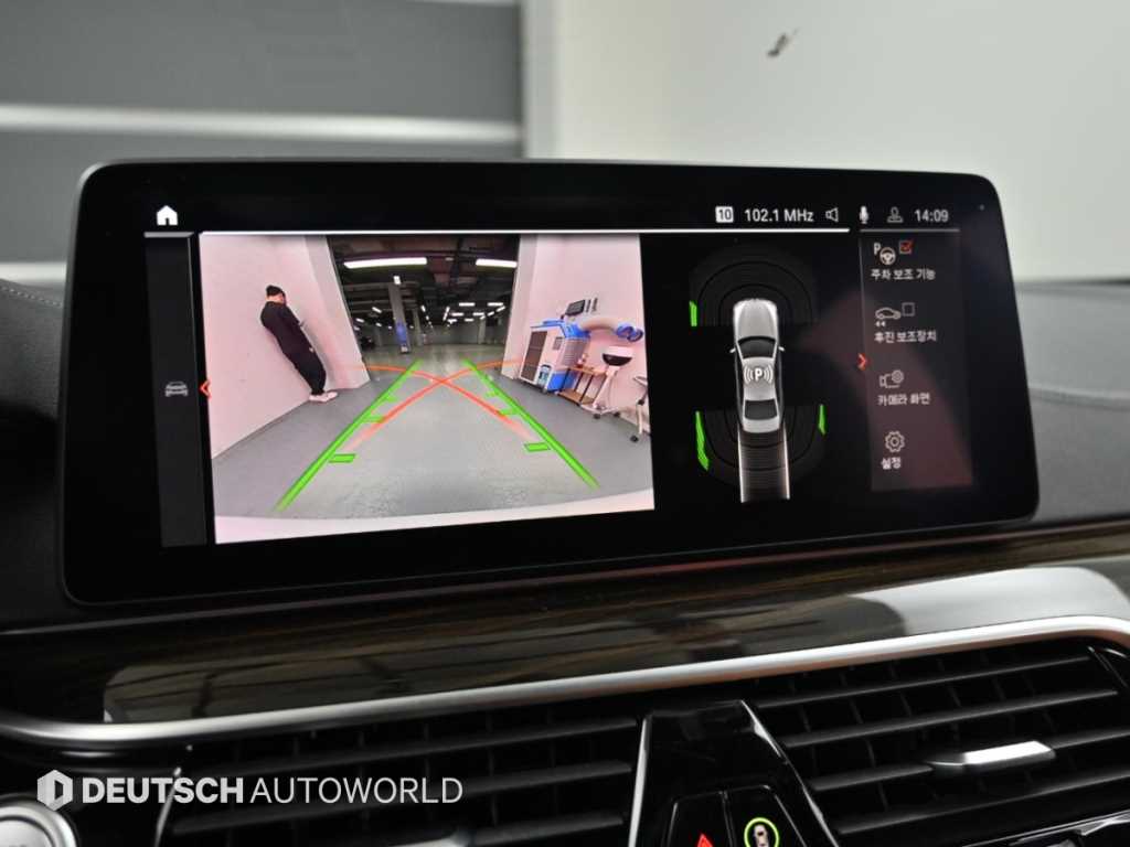 BMW 5-Series — photo 15