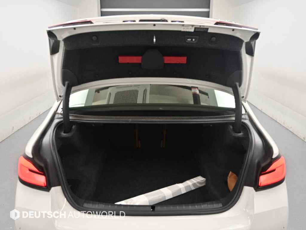 BMW 5-Series — photo 19