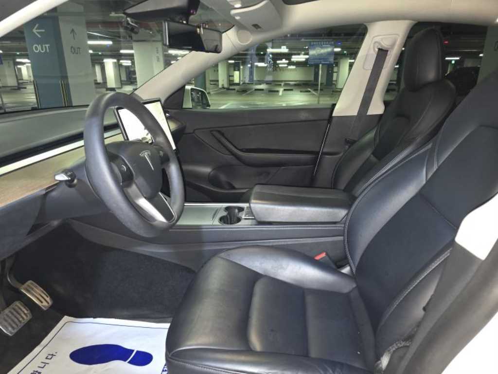 Tesla Model Y — photo 07
