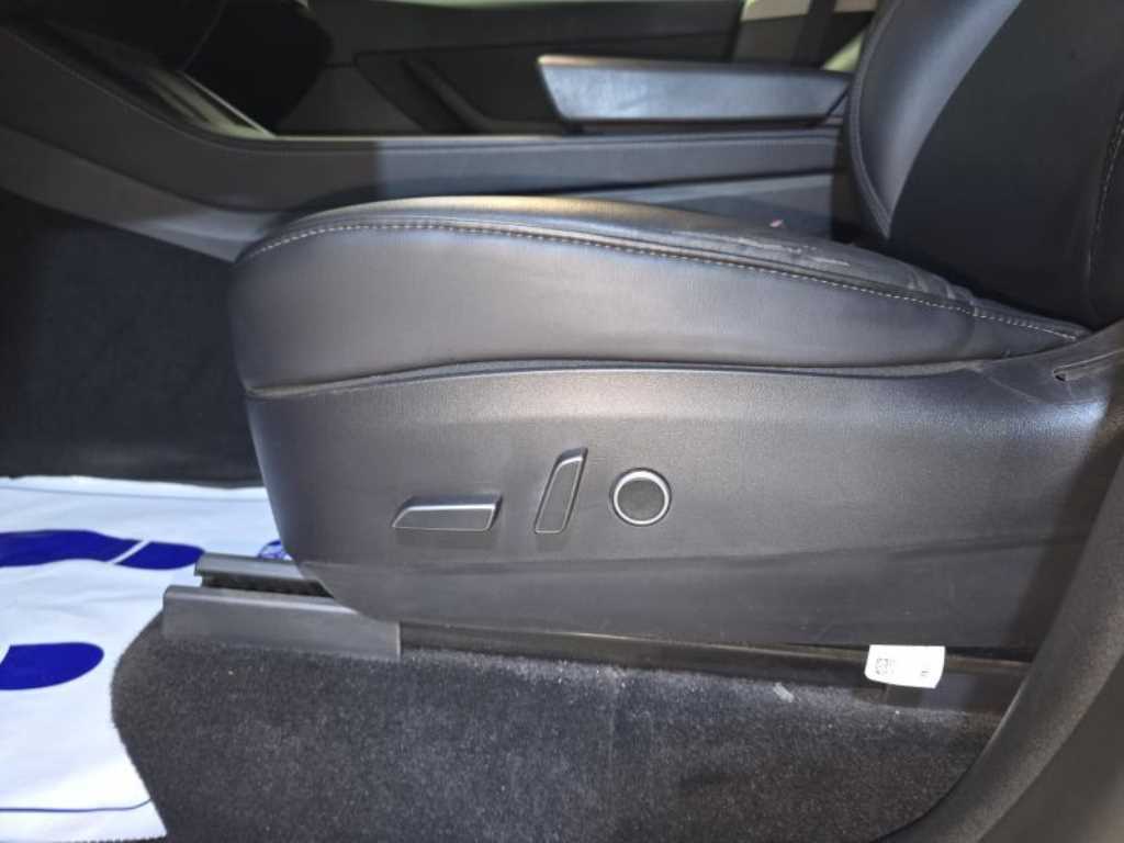 Tesla Model Y — photo 13