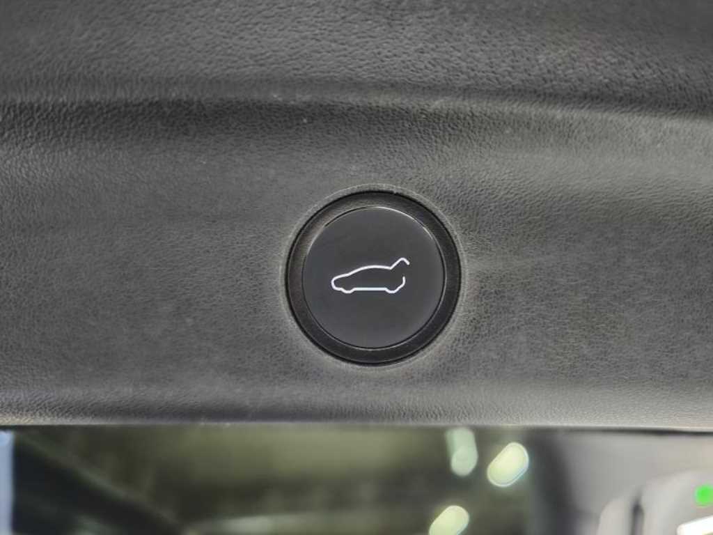 Tesla Model Y — photo 18