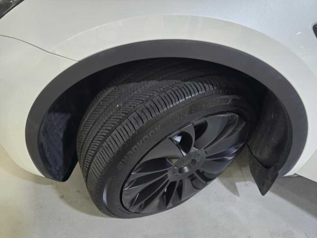 Tesla Model Y — photo 20