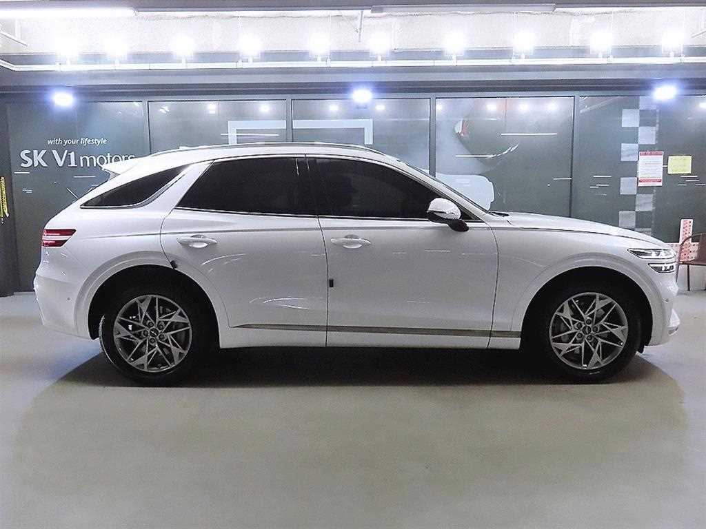 Genesis GV70 — photo 03