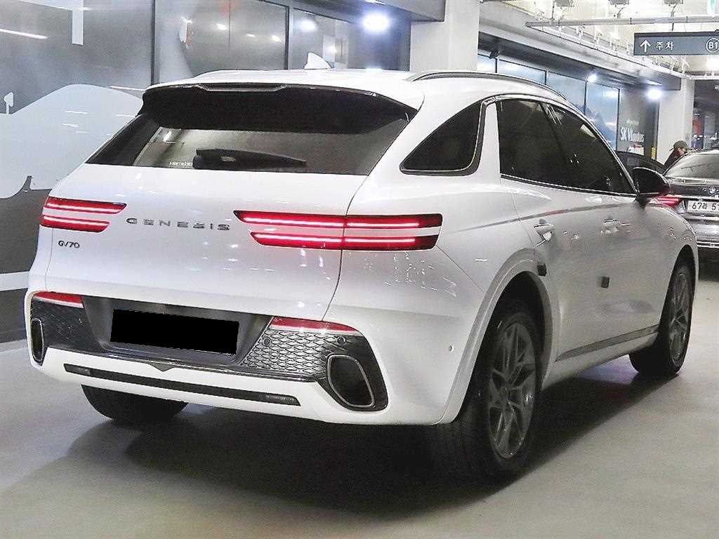 Genesis GV70 — photo 04